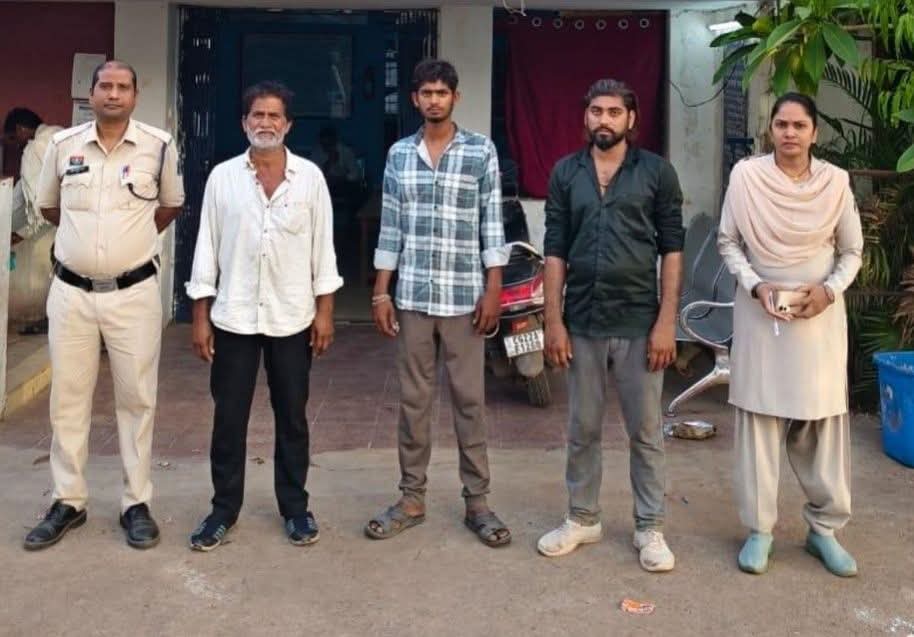 आंगनबाड़ी की शिकायत करने पर घर में घुसकर मारपीट; महिला कार्यकर्ता समेत एक ही परिवार के 4 आरोपी गिरफ्तार