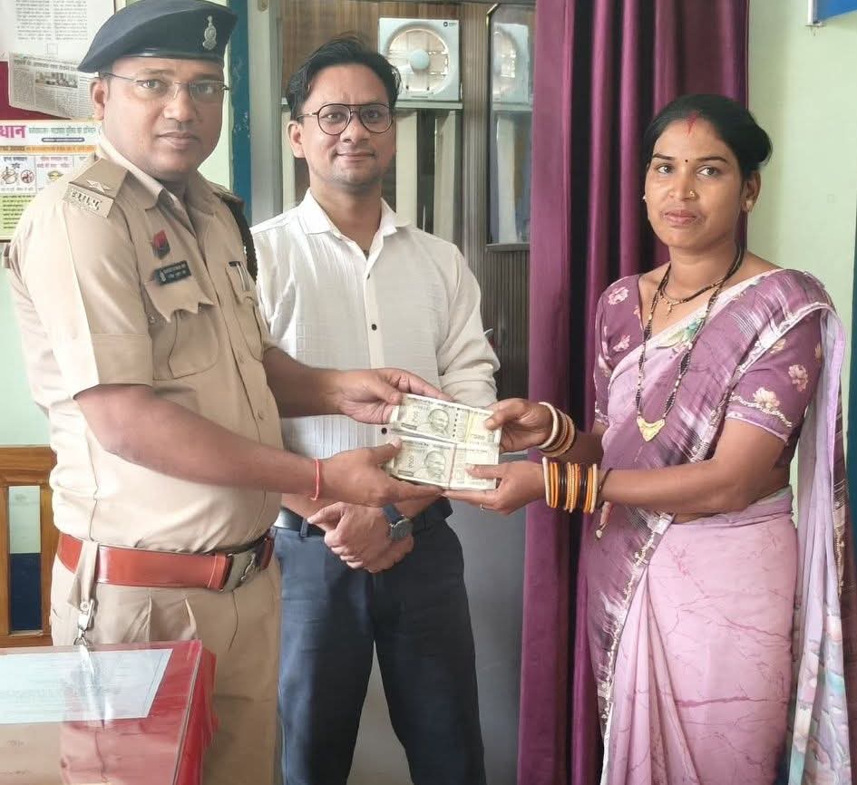 साइबर ठगी की शिकार महिला को बलौदाबाजार-भाटापारा पुलिस ने वापस दिलाए ₹1,00,000; त्वरित कार्रवाई की हुई सराहना
