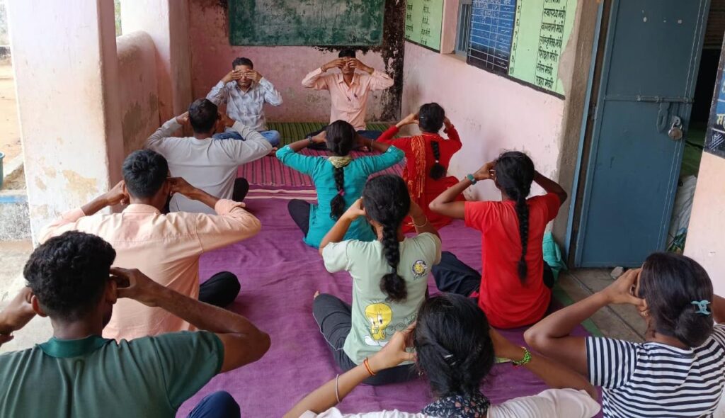 ग्राम भैंसामुड़ा में योग शिविर का आयोजन, शीतली-शीतकारी प्राणायाम पर विशेष जोर,