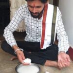 पलारी में स्वाद से भरा कटोरा: युवा नेता सुमित तिवारी ने बोरे-बासी संग मनाया देसी अंदाज में मजदूर दिवस