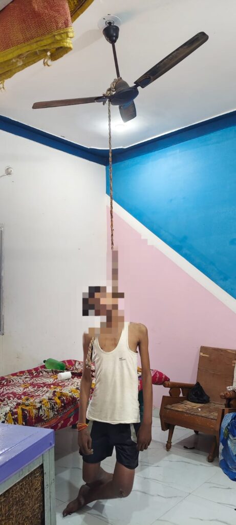 बीमारी से तंग आकर युवक ने की आत्महत्या, पंखे से लटकी मिली लाश