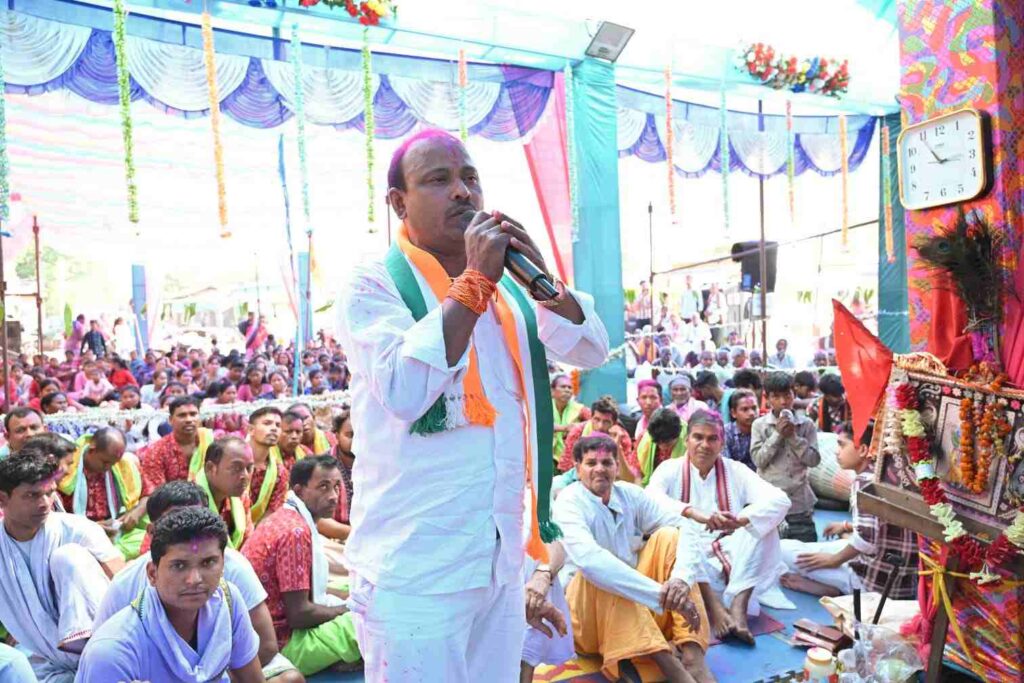 पांच गांवों में हरि कीर्तन, गर्मी के बीच मोक्ष कुमार प्रधान की सेवा और भक्ति की मिसाल