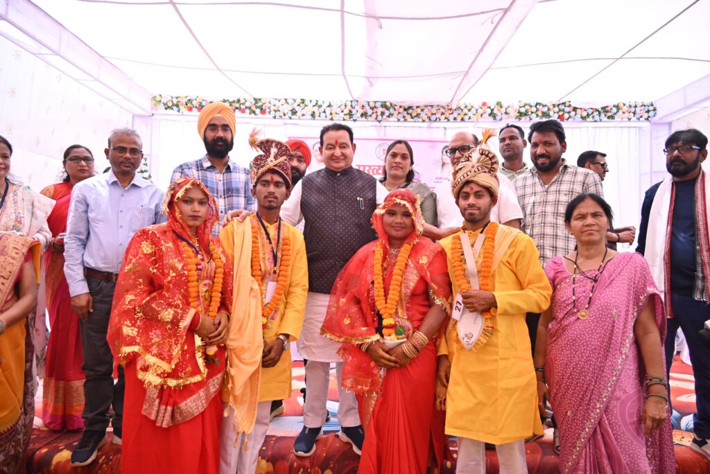 सांकरा और गढ़फुलझर में मुख्यमंत्री कन्या विवाह योजना के तहत 57 जोड़ों का हुआ सामूहिक विवाह