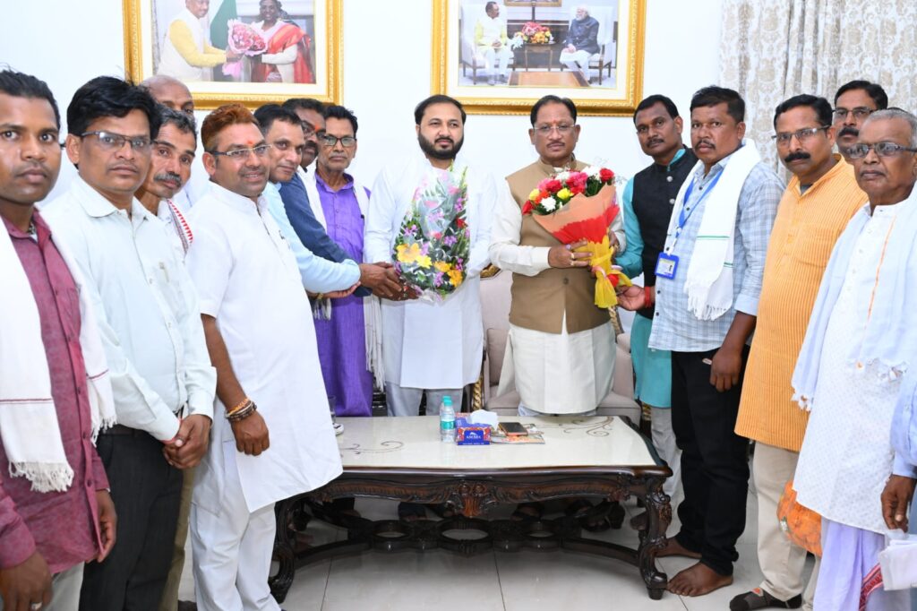 मुख्यमंत्री विष्णु देव साय से मिला राजस्व ग्राम पटेल संघ, मासिक मानदेय और संवैधानिक अधिकारों पर हुई चर्चा