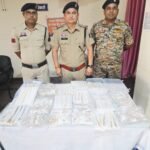सिंघोड़ा पुलिस की बड़ी कार्रवाई,वोक्सवैगन कार से सवा नौ करोड़ के सोने के आभूषण बरामद, तीन गुजराती युव...