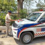 पलारी थाना पहुंची नई डायल-112 वाहन: पूजा-अर्चना कर किया स्वागत, थाना स्टाफ में दिखा उत्साह