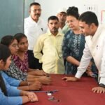 कलेक्टर ने समर कैम्प का किया अवलोकन; विद्यार्थियों की रुचि अनुसार व्यावहारिक प्रशिक्षण देने के दिए न...