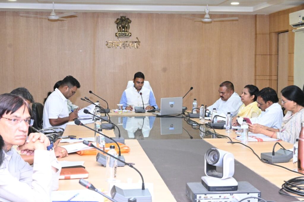 किसानों को खेती के लिए मिलेगा आवश्यकतानुसार डीजल, अवैध भंडारण और जमाखोरी करने वालों पर होगी सख्त कार्रवाई