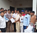 इंजेक्शन मांगना पड़ा भारी! किडनी मरीज के परिजन को BMO की कथित धमकी, सुपेबेड़ा में स्वास्थ्य विभाग के खिलाफ फूटा आक्रोश,