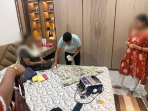 ऑपरेशन अंकुश के तहत ऑनलाइन क्रिकेट सट्टा सिंडिकेट पर रायगढ़ पुलिस की बड़ी कार्रवाई 31.99 लाख रुपये नगद, मोबाइल फोन एवं नोट गिनने की मशीन जब्त