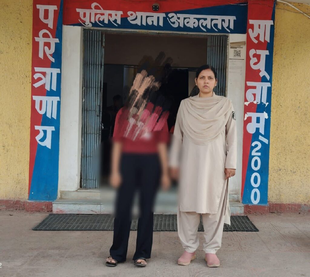 मोबाइल की घंटी, धमकी भरे मैसेज और अस्पताल तक पहुंची कहानी… आखिर कौन है वह महिला?