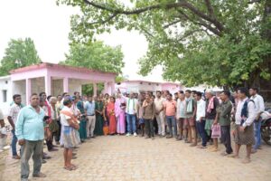 खाद संकट पर भड़के किसान, सोमवार तक वितरण नहीं हुआ तो मंगलवार से धरना-मोक्ष कुमार प्रधान
