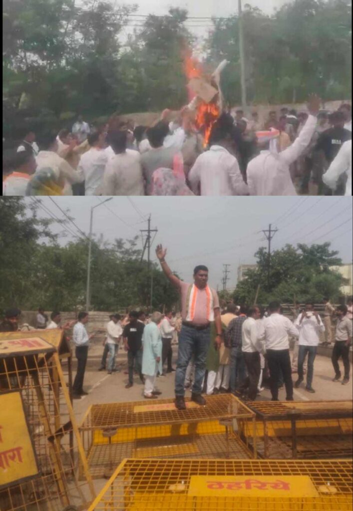 बिजली बिल वृद्धि के विरोध में कांग्रेस का पुतला दहन