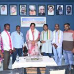 सोनाखान क्षेत्र की समस्याओं को लेकर विधायक कविता प्राण लहरे से मिले ब्लॉक कांग्रेस अध्यक्ष-युधिष्ठिर नायक