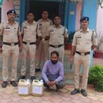 छुरा पुलिस द्वारा 14 लीटर कच्ची महुआ शराब के साथ आरोपी को किया गया, गिरफ्तार,