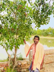 पर्यावरण संरक्षण की मिसाल बने पूरन निषाद, जीवन को समर्पित किया वृक्षारोपण के नाम
