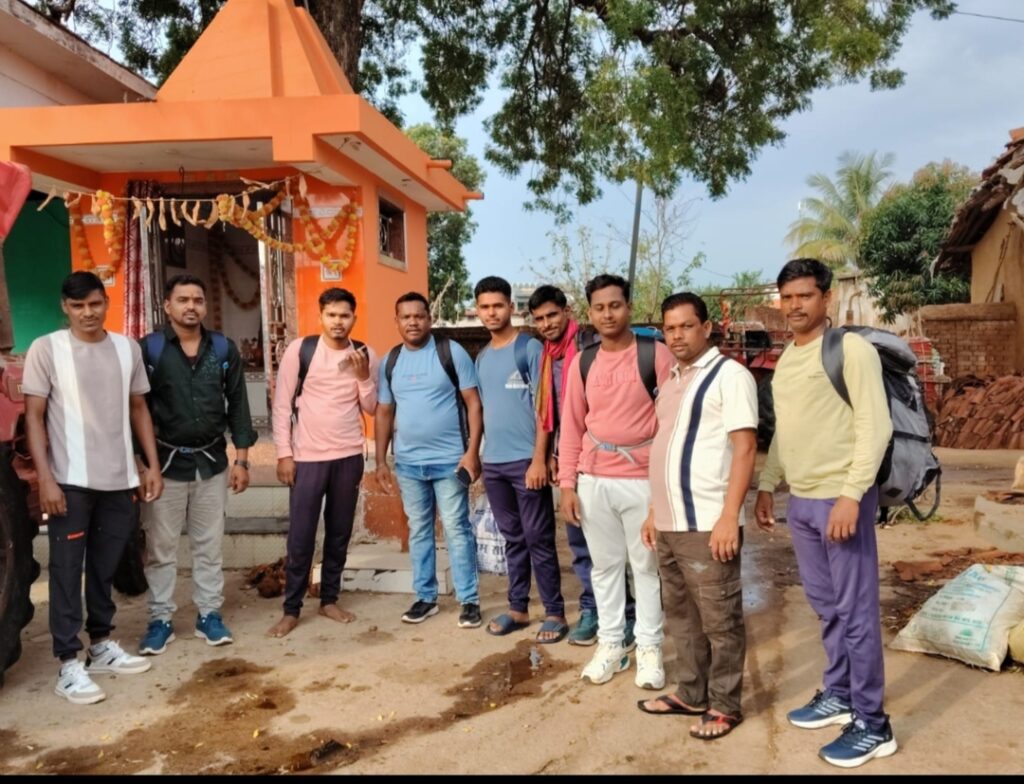 रामेश्वरम ग्रुप का जत्था चारधाम एवं ज्योतिर्लिंग दर्शन यात्रा के लिए रवाना,