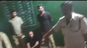 बलौदाबाजार ब्रेकिंग: संडी में कथित नकली शराब कारोबार का खुलासा, पूछताछ में सुपरवाइजर के लिए काम करने का दावा