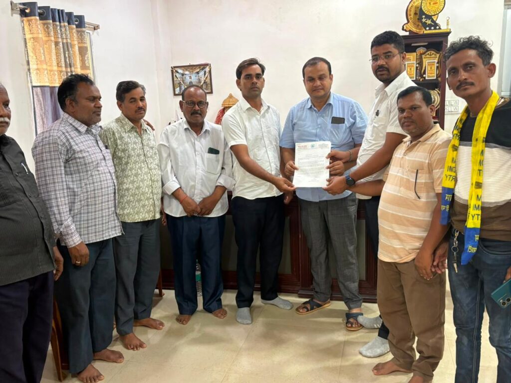 नकटी गांव के 85 परिवारों को बेघर करने का विरोध: AAP ने कसडोल विधायक संदीप साहू से मांगा समर्थन