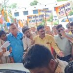 सियाराम और गीतांजलि कौशिक की अगुवाई में कांग्रेस का हल्ला बोल, खाद-बिजली-पानी के मुद्दे पर सरकार के खिलाफ खोला मोर्चा