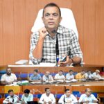 जांजगीर-चांपा: कलेक्टर ने राजस्व अधिकारियों की समीक्षा बैठक ली, लंबित प्रकरणों के समयबद्ध निराकरण के दिए निर्देश