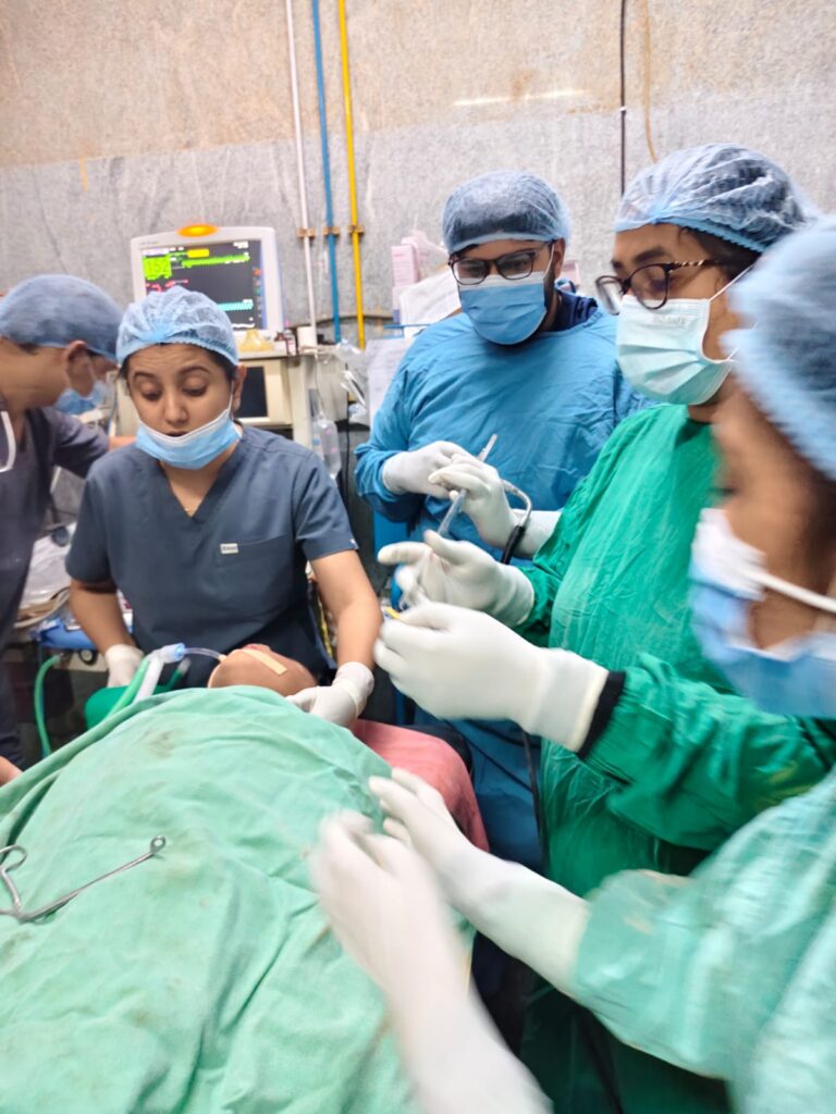 सिम्स में 6 वर्षीय बालक की आहार नली से सिक्का निकाला गया