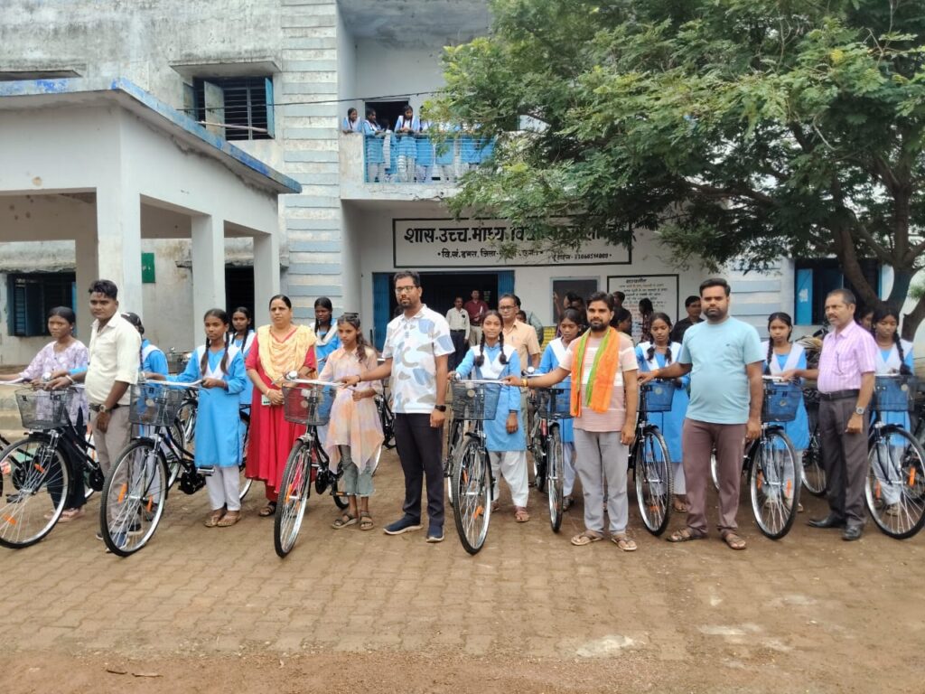 हायर सेकेंडरी स्कूल में बेटियों को मिली रफ्तार: साइकिल से अब सपनों की उड़ान
