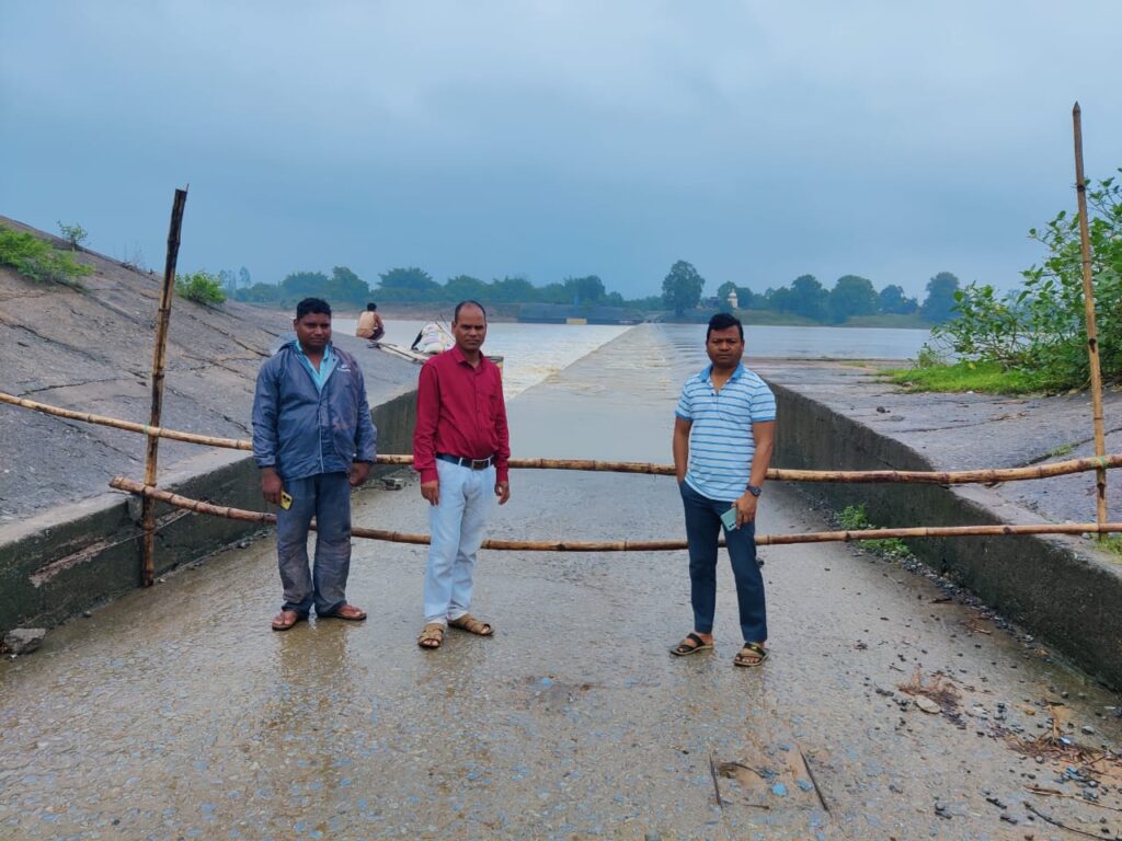 लगातार बारिश से जिले में बाढ़ का खतरा बढ़ा, अमेठी घाट पर आवागमन बंद; प्रशासन अलर्ट