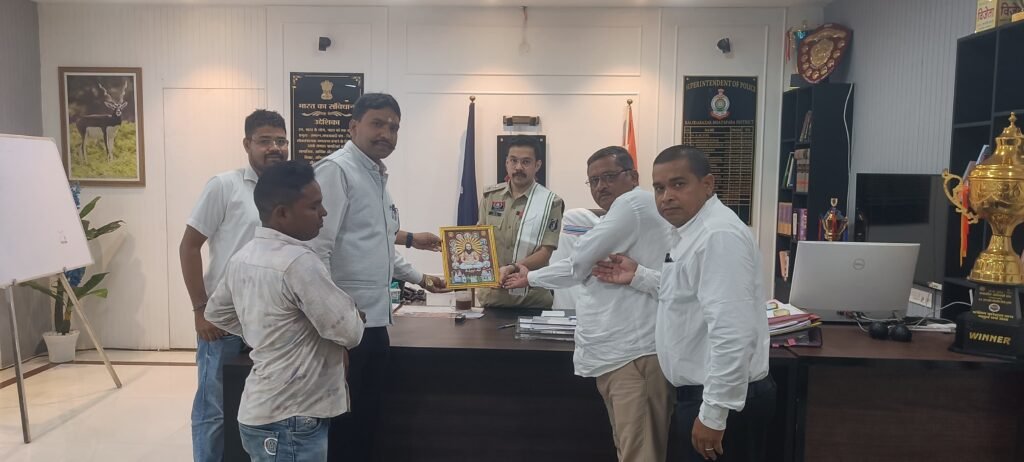 फूलों से हुआ स्वागत, भरोसे पर लगी मुहर: नए पुलिस कप्तान से मुलाकात में सतनामी समाज ने दिया साझेदारी का संदेश