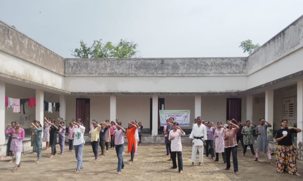 ‘बेटी बचाओ बेटी पढ़ाओ’ योजना के तहत बालिकाओं को दिया जा रहा 1 माह का आत्मरक्षा प्रशिक्षण