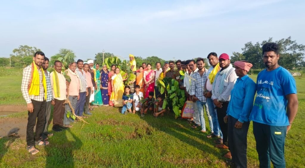 पूर्व सहायक आयुक्त बी.एल. ध्रुव ने 31 वर्षों में लिखी हरियाली की मिसाल, 200 से अधिक पौधे बने विशाल वृक्ष