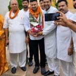 बिलासपुर आगमन पर युवा कांग्रेस प्रदेश अध्यक्ष पद के प्रत्याशी सत्येंद्र कुमार चेलक का जिला कांग्रेस सचिव संजीव पाल ने किया आत्मीय स्वागत