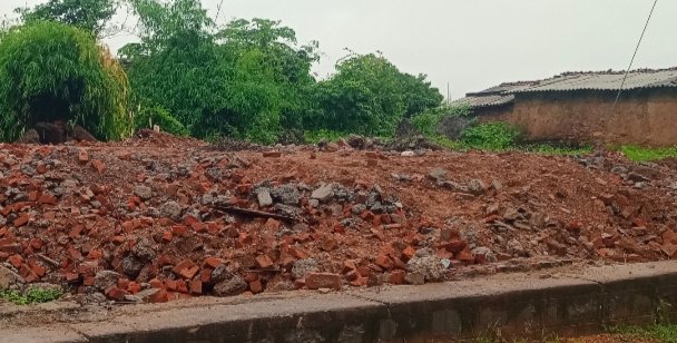 ग्राम पंचायत गोलझर में सार्वजनिक हित में अतिक्रमण हटाने का मामला सुलझा, विवादित मकान सामाजिक भवन के निर्माण हेतु तोड़ा गया