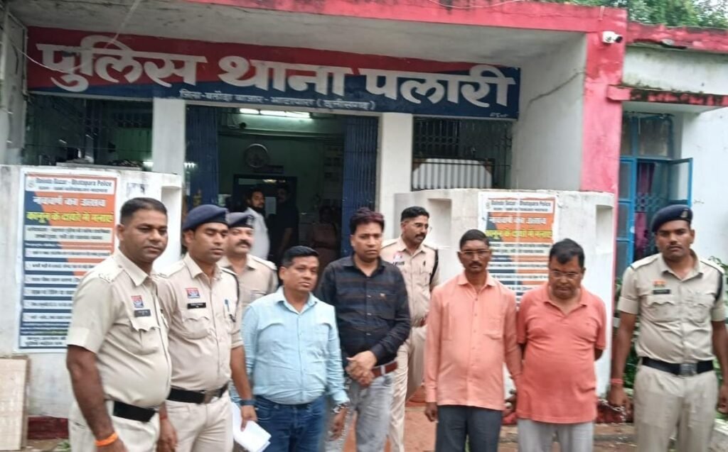 फर्जी ट्रांसफर का खेल बेनकाब! CMHO के जाली हस्ताक्षर से आदेश तैयार, ग्रामीण चिकित्सा सहायक समेत 4 गिरफ्तार