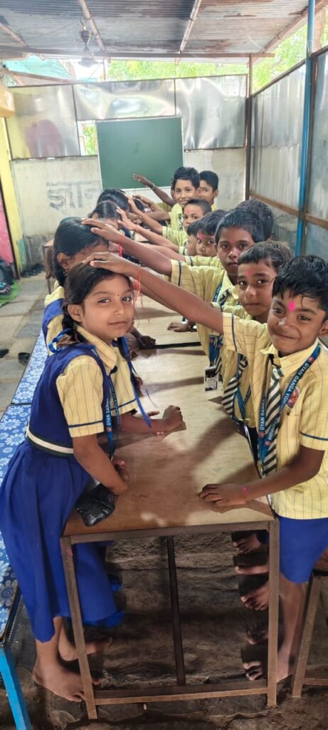 ज्ञानगंगा विद्यालय खपरिडीह में हर्षोल्लास के साथ मनाया गया रक्षाबंधन पर्व, विद्यार्थियों ने बांधी रक्षा सूत्र