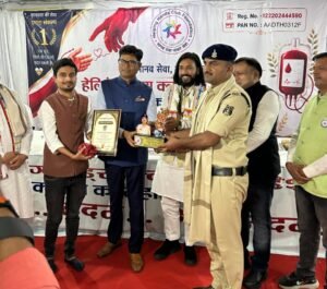 गरियाबंद पुलिस के आरक्षक अखिलेश वैष्णव “छ.ग. रत्न सम्मान 2026” से सम्मानित, 