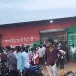 त्योहार के बीच गिधपुरी कंपोजिट शराब दुकान में ओवररेटिंग की शिकायत, ग्राहकों और सुपरवाइजर के बीच विवाद का आरोप