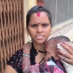 सड़क के जानलेवा गड्ढों ने छीनी तीजा की खुशियां: बाइक से उछलकर गिरा डेढ़ साल का मासूम, सिर पर लगे टांके