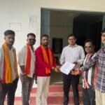 देवभोग में NH-130 पर सड़क पर बैठ रहे गोवंश, दुर्घटनाओं की आशंका; विहिप-बजरंग दल ने प्रशासन से तत्काल कार्रवाई की मांग,