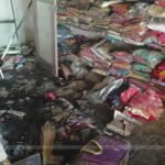 मोना वस्त्रालय में लगी भीषण आग, लाखों के कपड़े जलकर खाक; 70% सामान राख