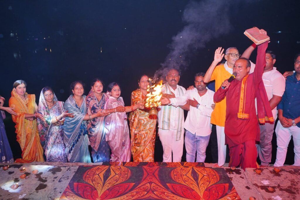 सेवा संकल्प कार्यक्रम में नगर अध्यक्ष नागेश्वर साहू के नेतृत्व में भव्य कलश यात्रा, गतवा तालाब में दीप प्रज्वलन एवं गंगा आरती
