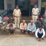 वाहन चेकिंग में बिना नंबर की दो बाइक पकड़ीं, 5 आरोपी गिरफ्तार; चोरी की निकलीं दोनों गाड़ियां