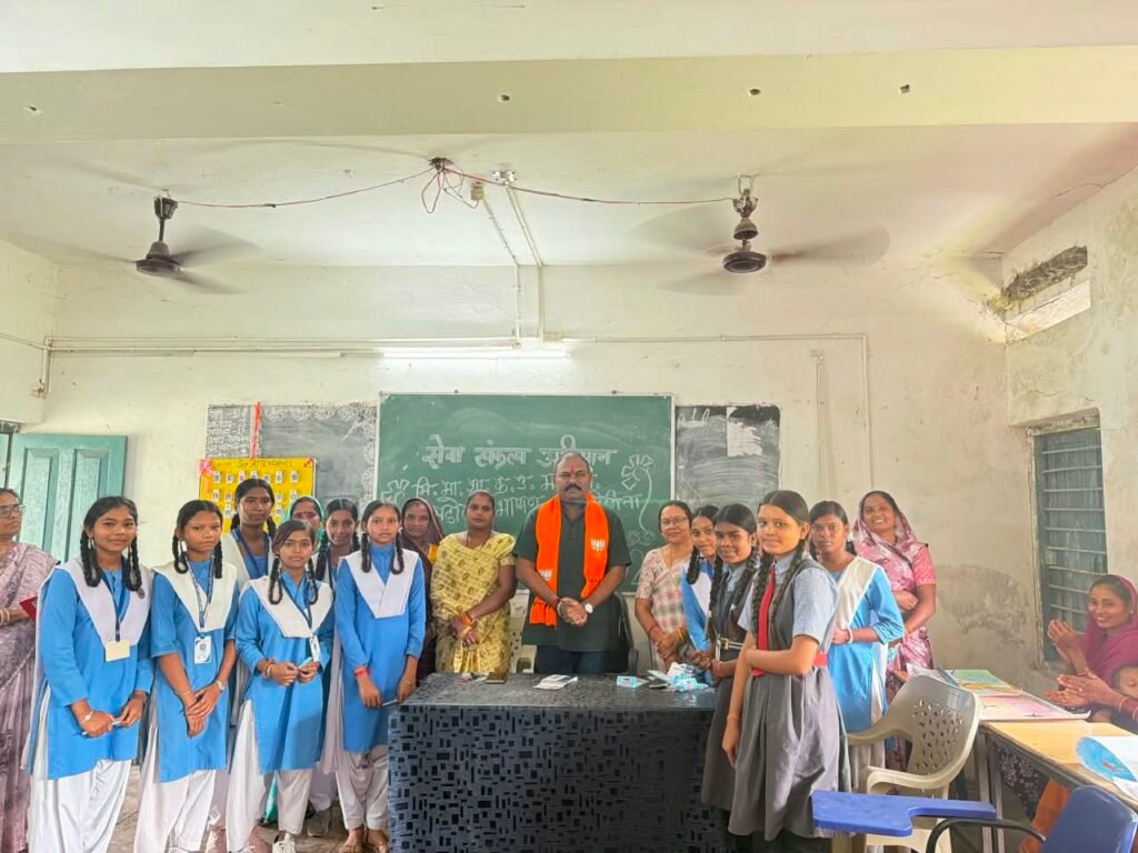 सेवा संकल्प अभियान में विद्यार्थियों से संवाद, शिक्षा और राष्ट्र निर्माण का दिया संदेश