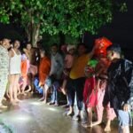 बाढ़ के बीच धमतरी पुलिस का साहसिक रेस्क्यू, 3 किमी पैदल चलकर और 200 मीटर तैरकर 9 लोगों को बचाया