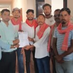 अनिश्चितकालीन भूख हड़ताल पर बैठे दिव्यांग युवक के मांगों को लेकर जोहार छत्तीसगढ़ पार्टी द्वारा कलेक्टर को सौंपा गया ज्ञापन,
