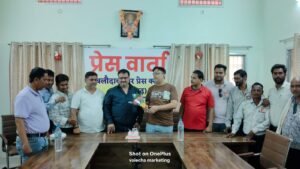बलौदाबाजार प्रेस क्लब परिवार ने केक काटकर मनाया पत्रकार दलजीत सिंह चावला का जन्मदिन