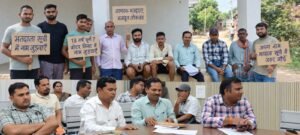 घर-घर पहुंचकर नवमतदाताओं को जागरूक कर रहे शिक्षक BLO जगजीवन प्रसाद जांगड़े, धमनी में चला रहे विशेष अभियान