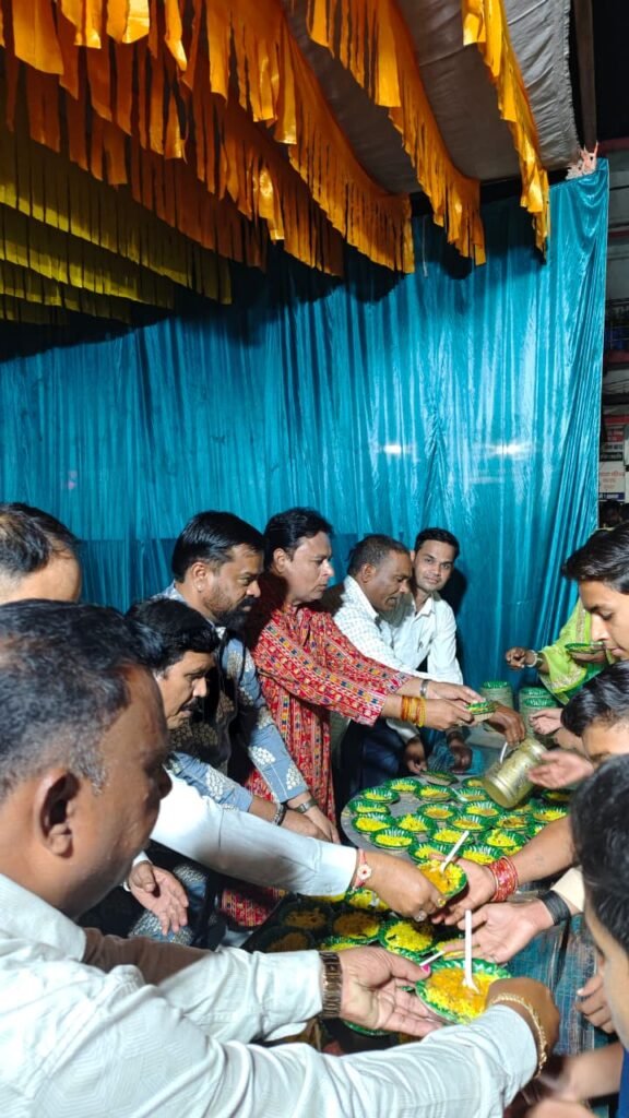 पलारी में नवरात्रि पर महाप्रसादी का भव्य आयोजन, अंचल के लोकप्रिय ‘दादाजी’ डालेंद्र कन्नौजे के धर्म-कर्म को नगर अध्यक्ष ने सराहा