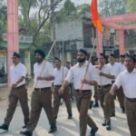 पिथौरा में RSS का पथ संचलन बना आकर्षण का केंद्र, व्यक्ति निर्माण से राष्ट्र निर्माण का दिया संदेश