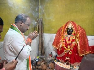 ग्राम सिंगारपुर के माँ विंध्यवासिनी मंदिर में जिला पंचायत सदस्य मोक्ष कुमार प्रधान ने की पूजा-अर्चना, क्षेत्र की सुख-समृद्धि एवं खुशहाली की कामना